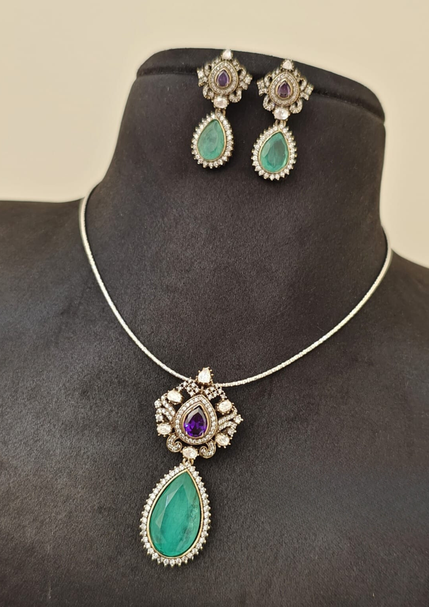 Victorian necklace with earrings